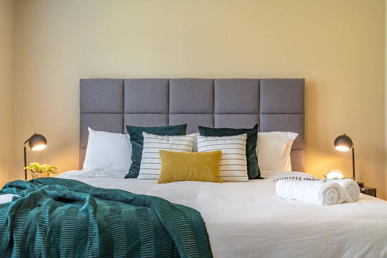 Modern Home, Four Bedrooms, King Beds 티가드 외부 사진