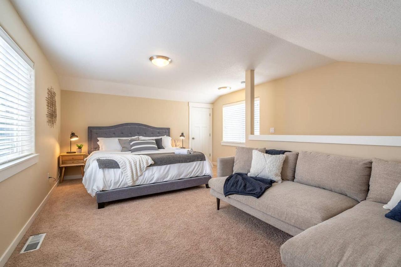 Modern Home, Four Bedrooms, King Beds 티가드 외부 사진