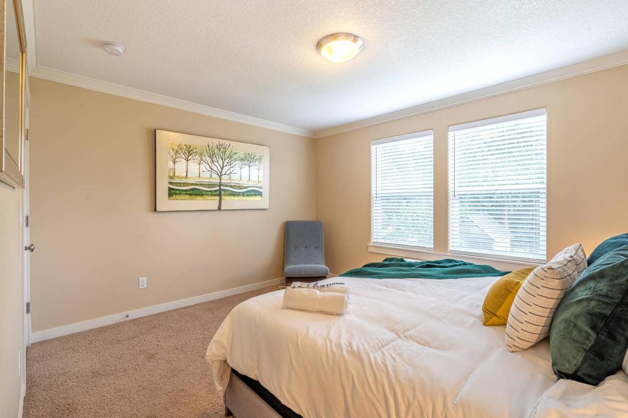 Modern Home, Four Bedrooms, King Beds 티가드 외부 사진